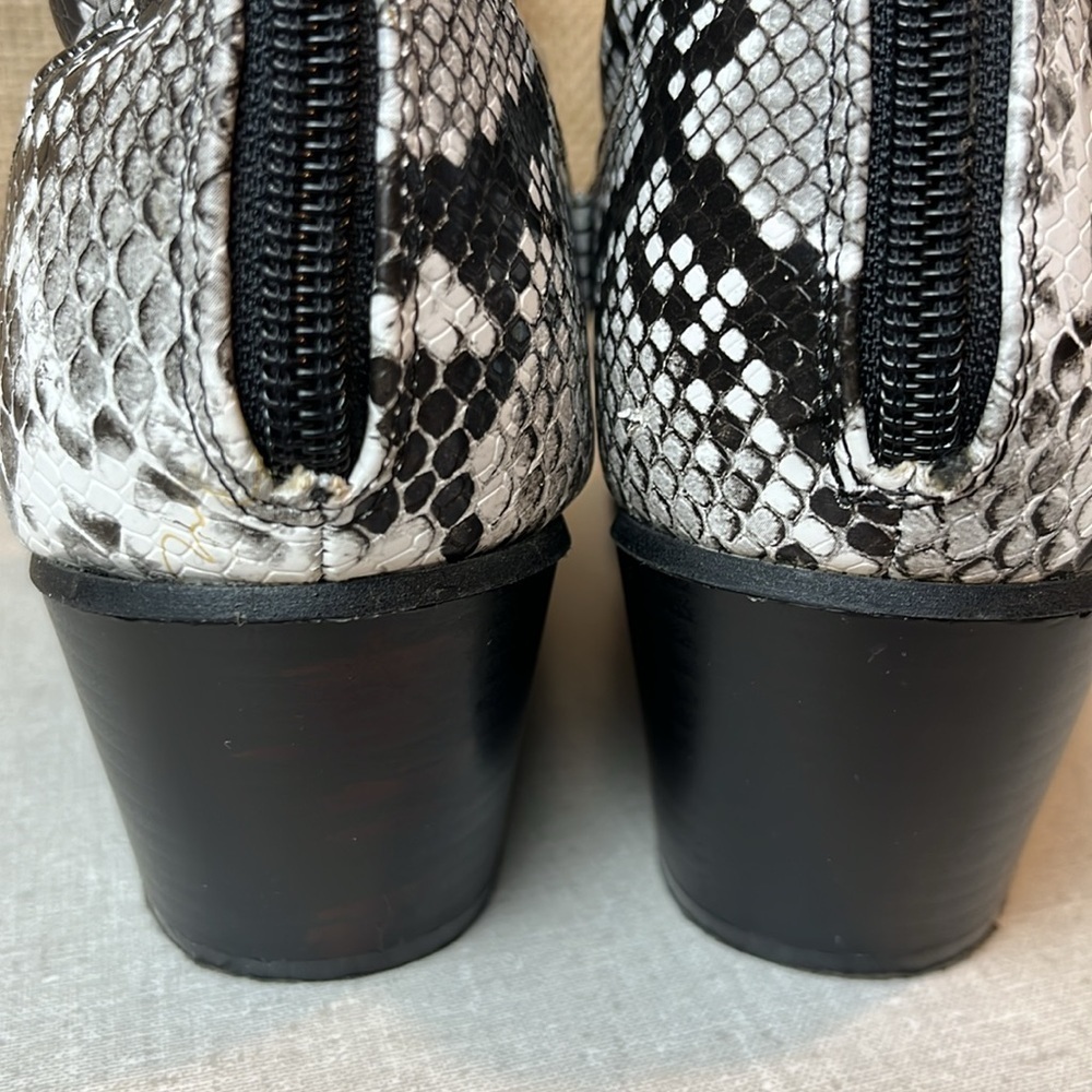 EUC Cowboy western booties sz 6.5 WOMEN’S zip up back YOKI VEGAN low h… - Picture 7 of 14